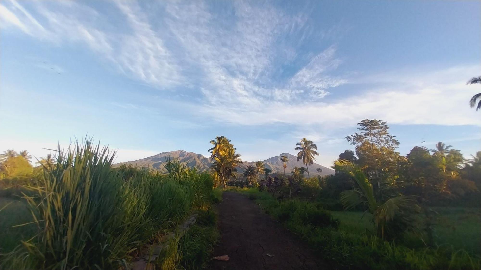 Raturinjani Homestay Selong Quarto foto