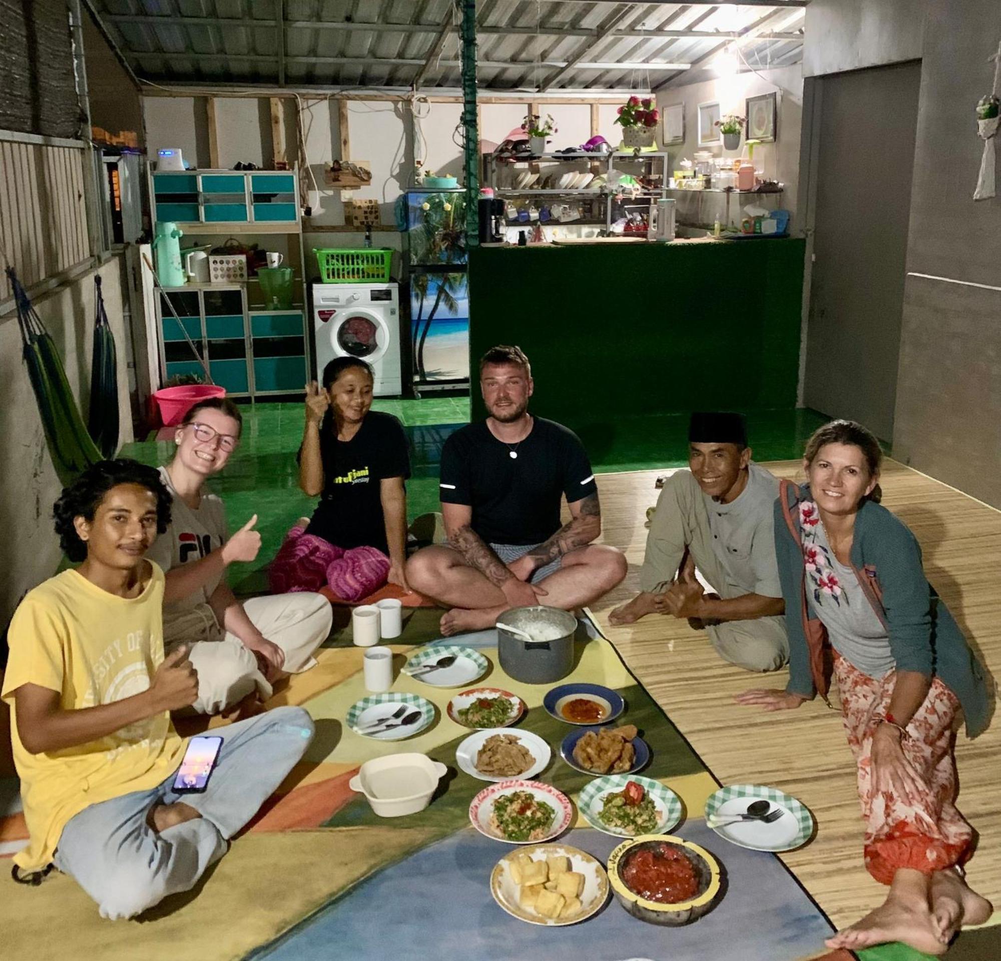 Raturinjani Homestay Selong Exterior foto